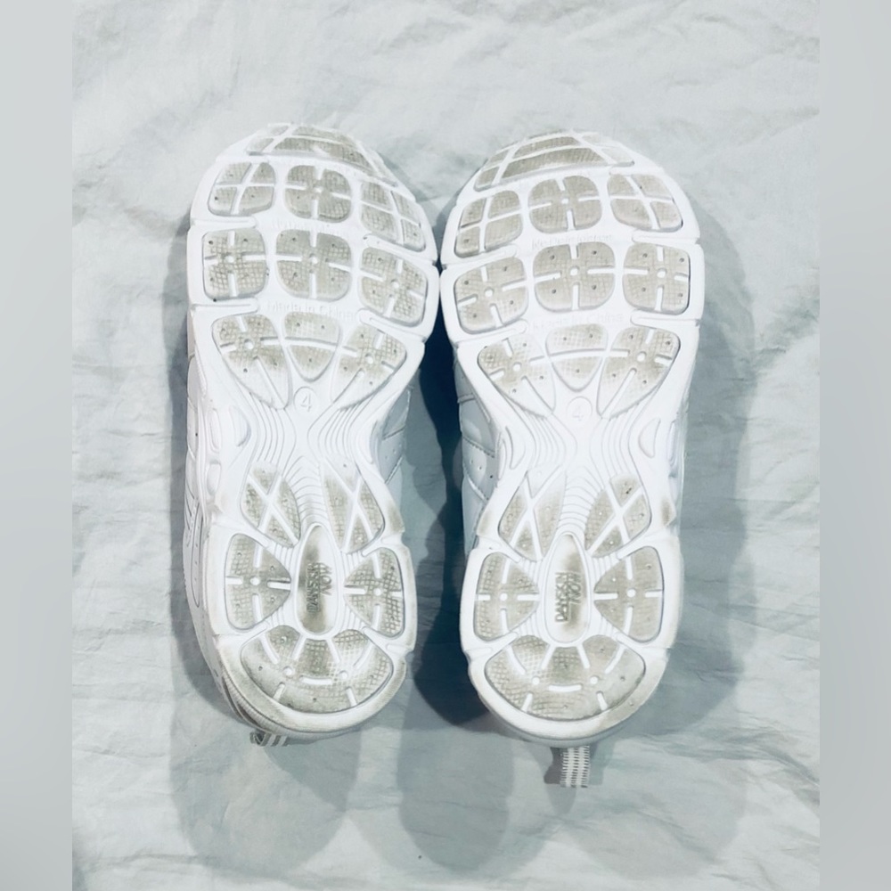DANSKIN NOW girls/ladies white sneakers size 4 EUC - Picture 10 of 11